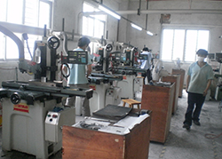 Grinding machine 